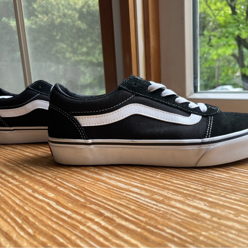 Vans Old Skool Classic Black and White Low-Tops